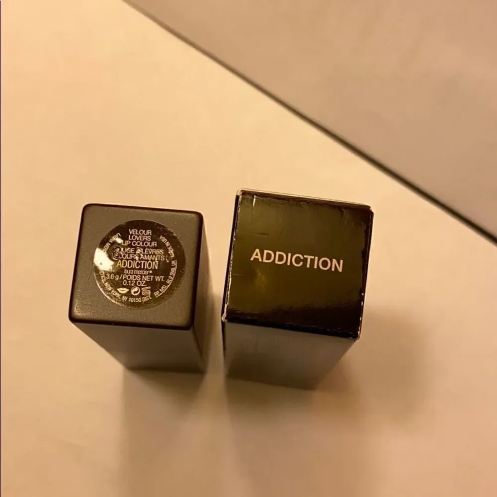 NIB Laura Mercier velour addiction‎